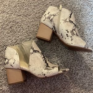 Peep toe shoes.  Snake skin